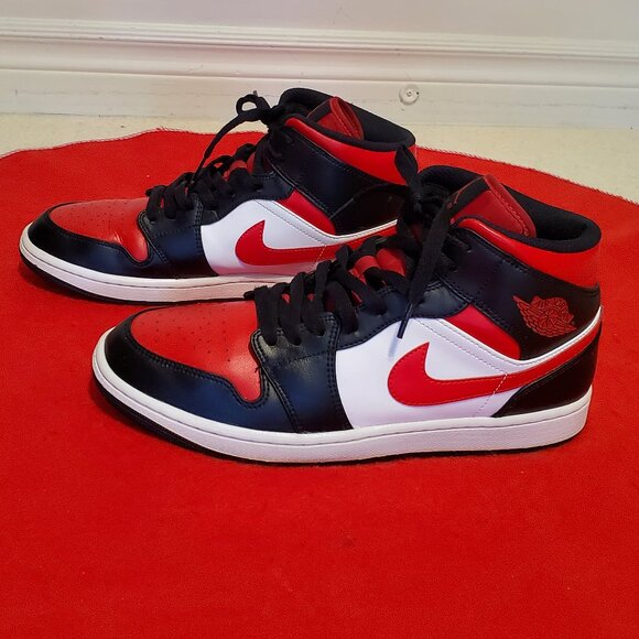 Nike Air Jordan 1 Men's Mid Size 11 Gorgeous BRED Black, Fire Red & White MINT! - Picture 4 of 12